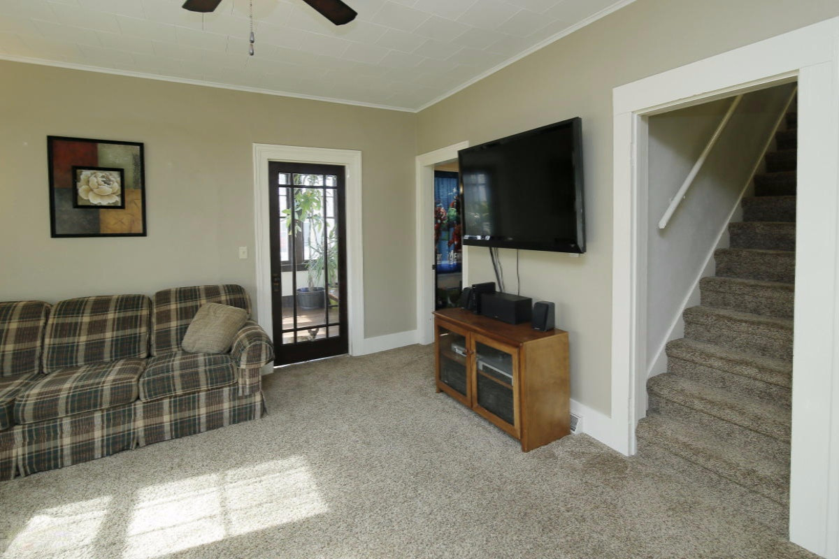 314 East Wheeler Street Three Rivers, MI 49093 - Photo 5 of 18 214 Wheeler-05
