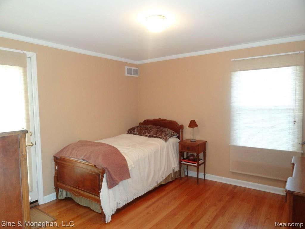 449 Roland Road Grosse Pointe, MI 48236 - Photo 18 of 28 DSC05619.jpg