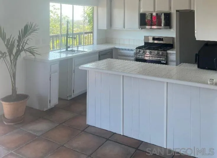 624 Schafer Place Escondido, CA 92025 - Photo 13 of 22 Gallery Image 13