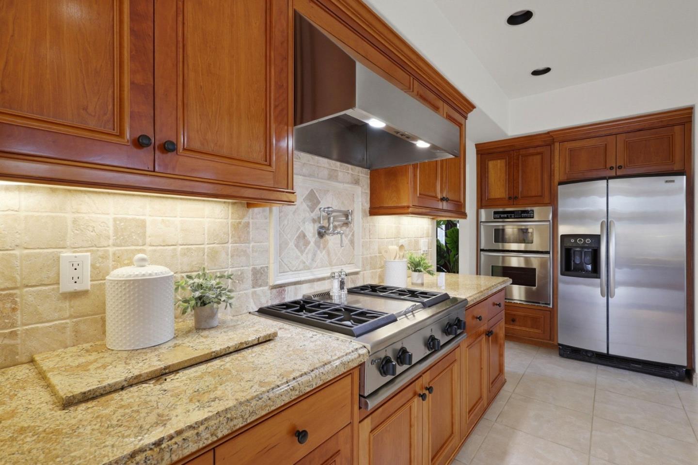 111 Misty Court Santa Cruz, CA 95060 - Photo 10 of 48