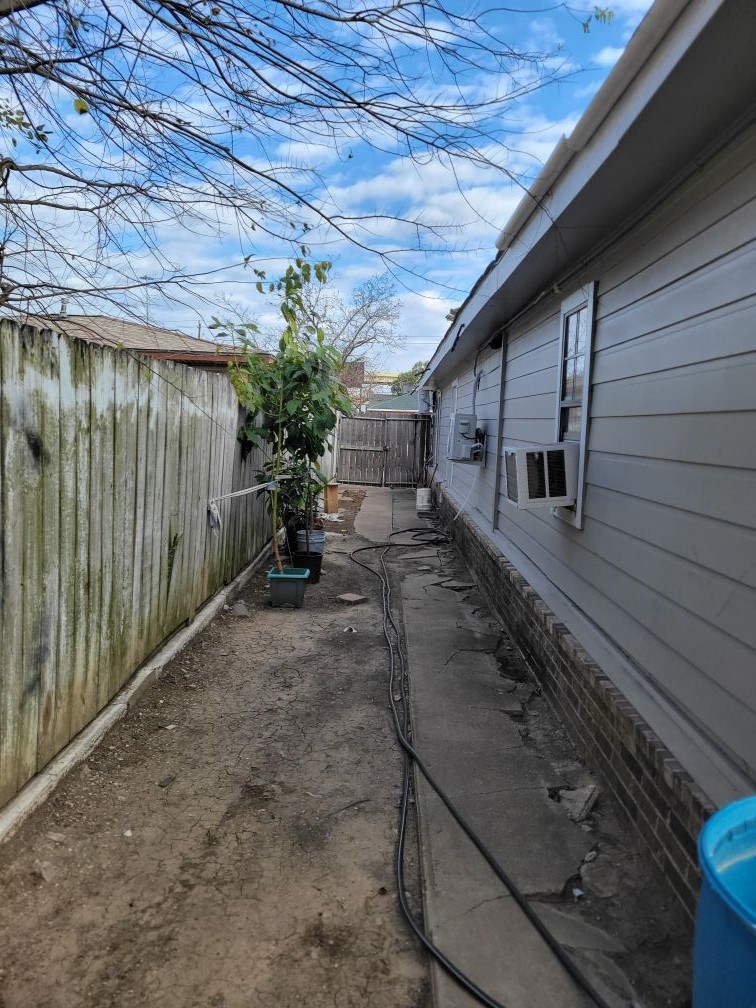 7326 Thurow Street Houston, TX 77087 - Photo 13 of 20 Has mini split system for back apartment.