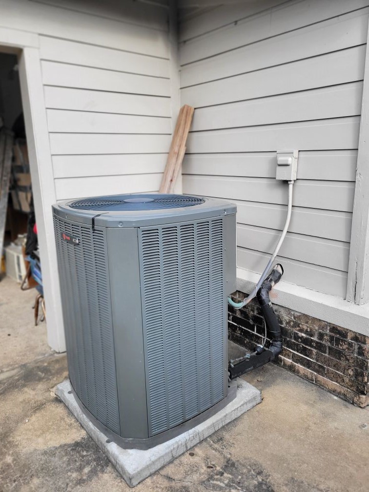 7326 Thurow Street Houston, TX 77087 - Photo 14 of 20 Recent Ac condenser.