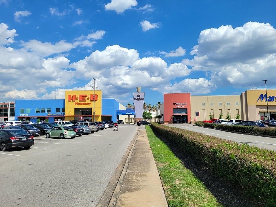 7326 Thurow Street Houston, TX 77087 - Photo 17 of 20 Major shopping, restaurants and banking within a mile.