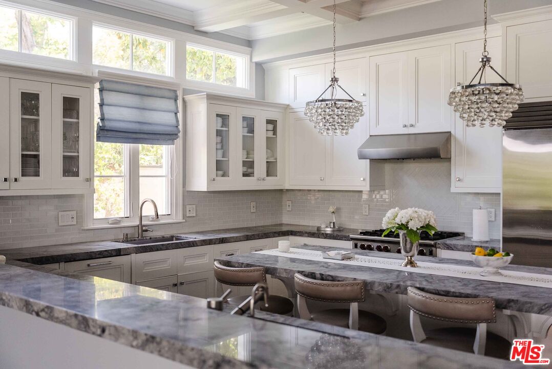 356 East Rustic Road Santa Monica, CA 90402 - Photo 9 of 28 Gallery Image 9