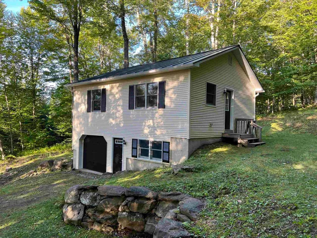 $1,695 | 670 Wayeeses Shore, Morgan, VT 05872