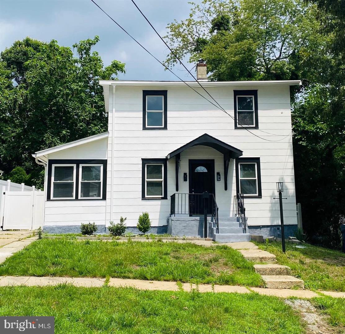 14 East Crestwood Ave