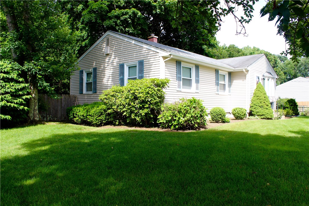85 Woodcrest Road Warwick, RI 02889 - Photo 2 of 26 Gallery Image 2