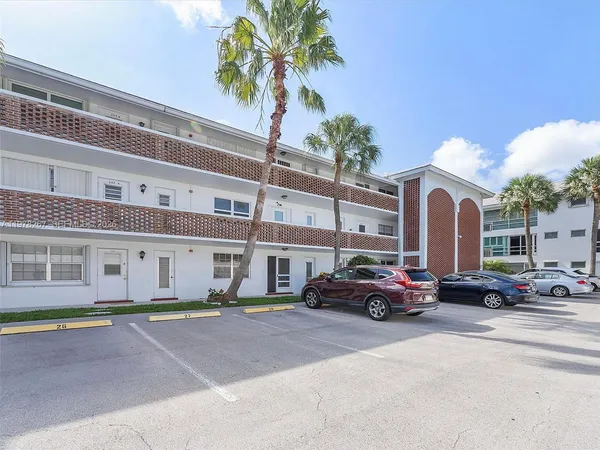 $110,000 | 2050 Northeast 39th Street, Unit W212, Lighthouse Point, FL 33064