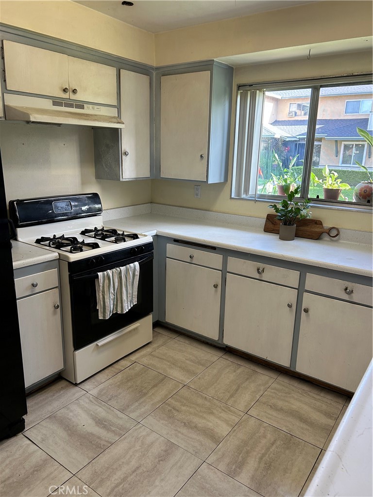 12909 Lariat Lane Norwalk, CA 90650 - Photo 4 of 16 Kitchen