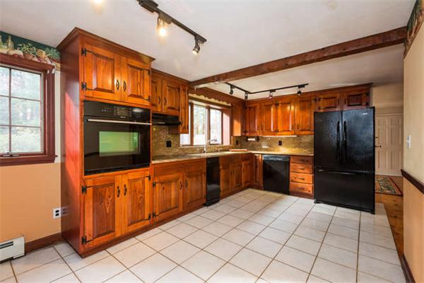 28 Boxford Road Topsfield, MA 01983 - Photo 3 of 27 Gallery Image 3