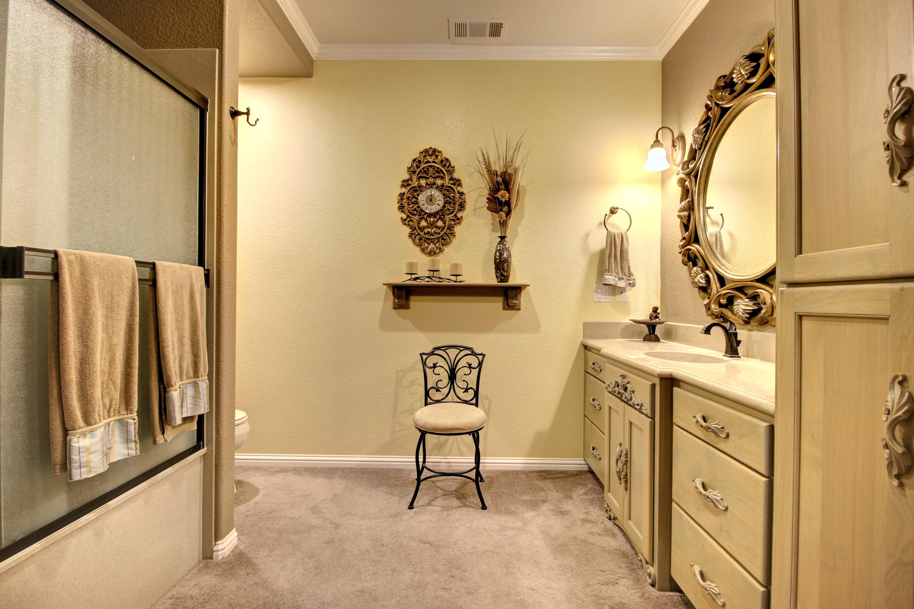 100 Springbrook Drive Grants Pass, OR 97527 - Photo 22 of 57 Guest Bathroom