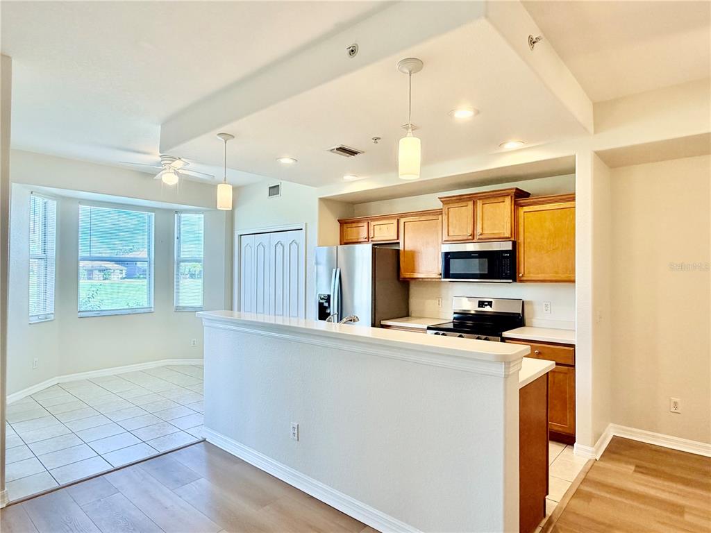 819 Fairwaycove Lane, Unit 102 Bradenton, FL 34212 - Photo 6 of 56