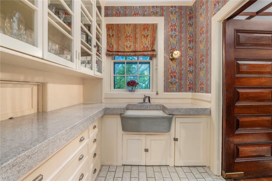 360 Rumstick Road Barrington, RI 02806 - Photo 17 of 50 Butler Pantry