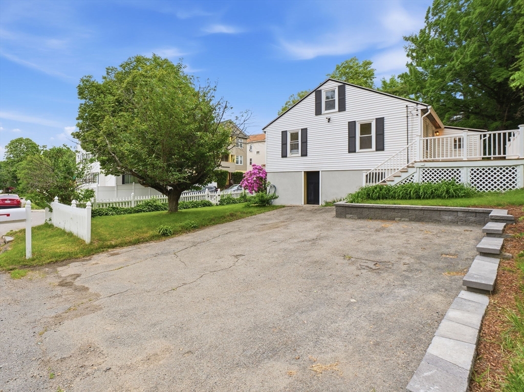 41 Bridgeport Street Worcester, MA 01604 - Photo 27 of 34