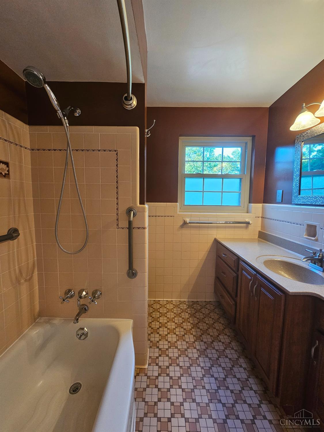 4130 Jessup Road Cincinnati, OH 45247 - Photo 12 of 44 1st floor full bathroom. Original tile.