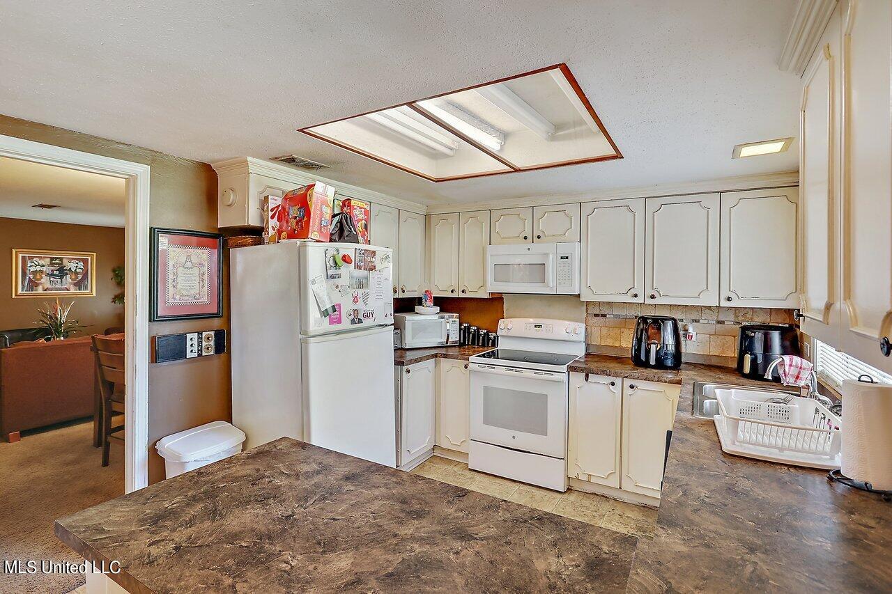 740 Woodhill Road Jackson, MS 39206 - Photo 14 of 27 740 Woodhill Rd 18