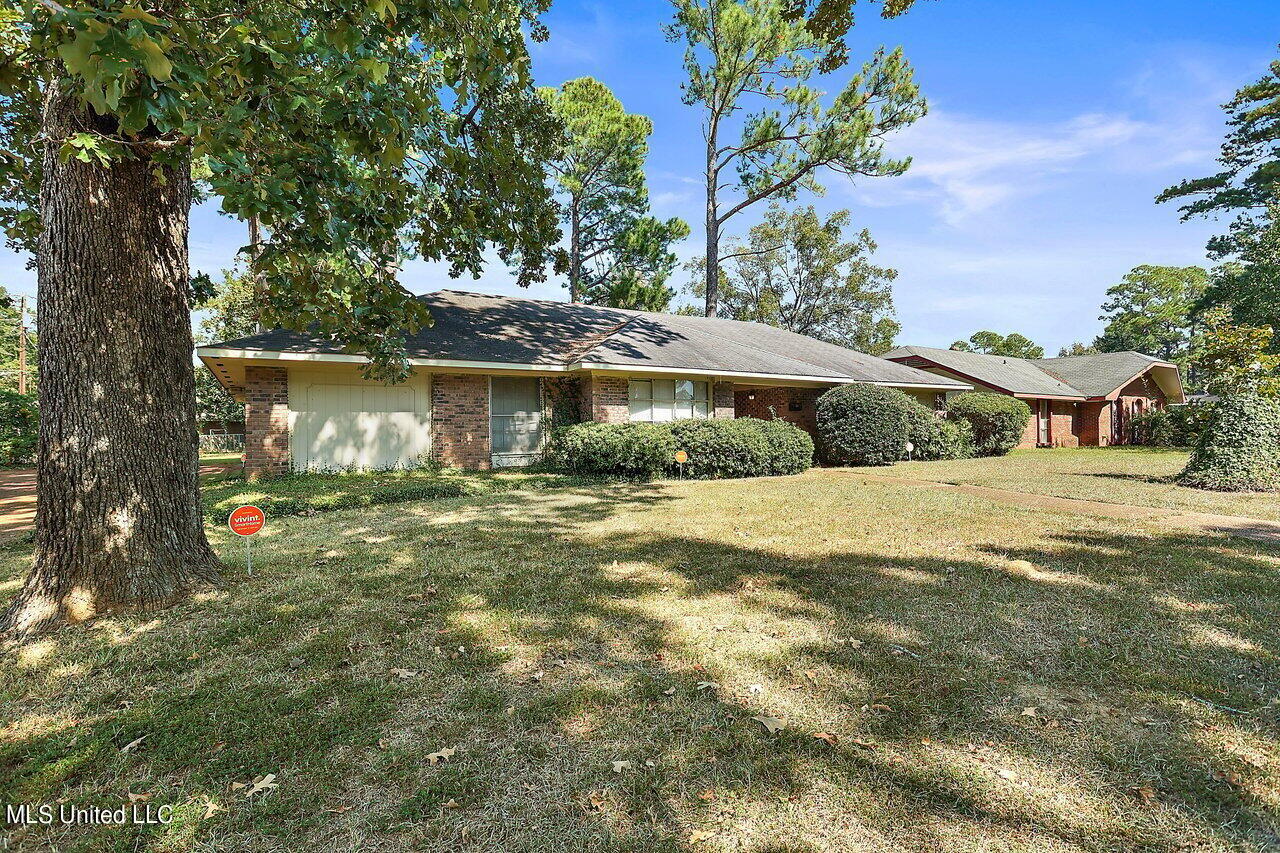 740 Woodhill Road Jackson, MS 39206 - Photo 2 of 27 740 Woodhill Rd 3