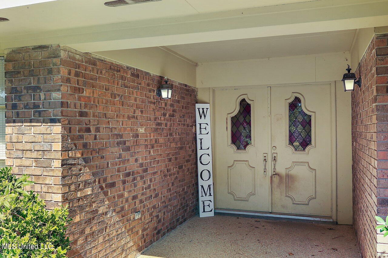 740 Woodhill Road Jackson, MS 39206 - Photo 3 of 27 740 Woodhill Rd 4