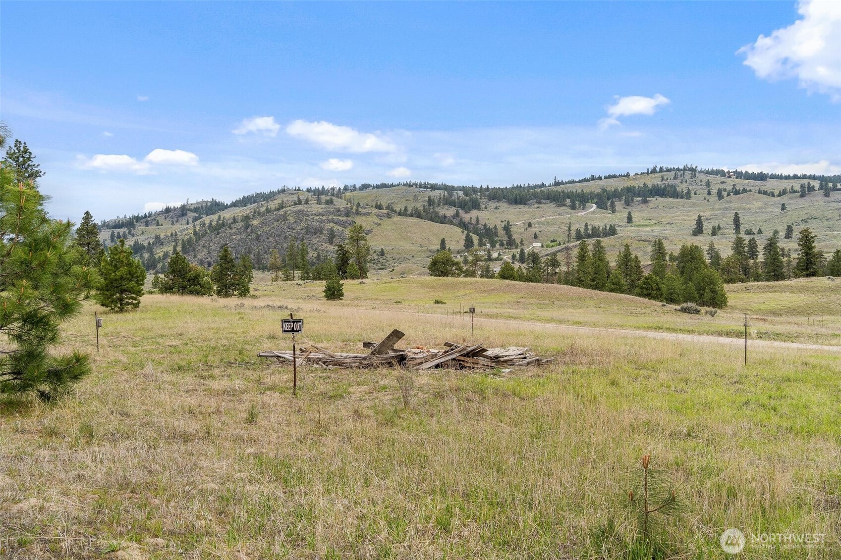 39 Homestead Spur Road Oroville, WA 98844 - Photo 9 of 37