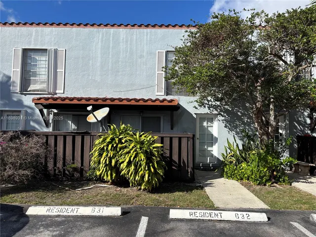 $293,900 | 10806 North Kendall Drive, Unit P26, Miami, FL 33176