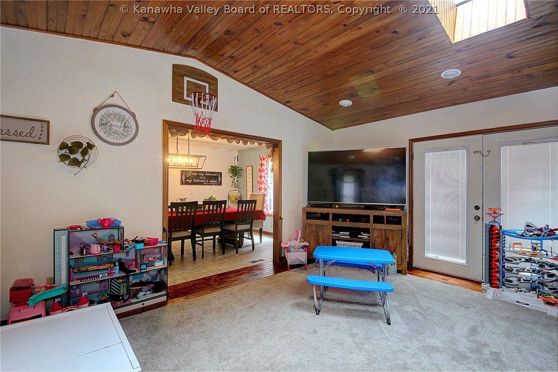 229 Rock Branch Road Poca, WV 25159 - Photo 20 of 50 Famllyroom