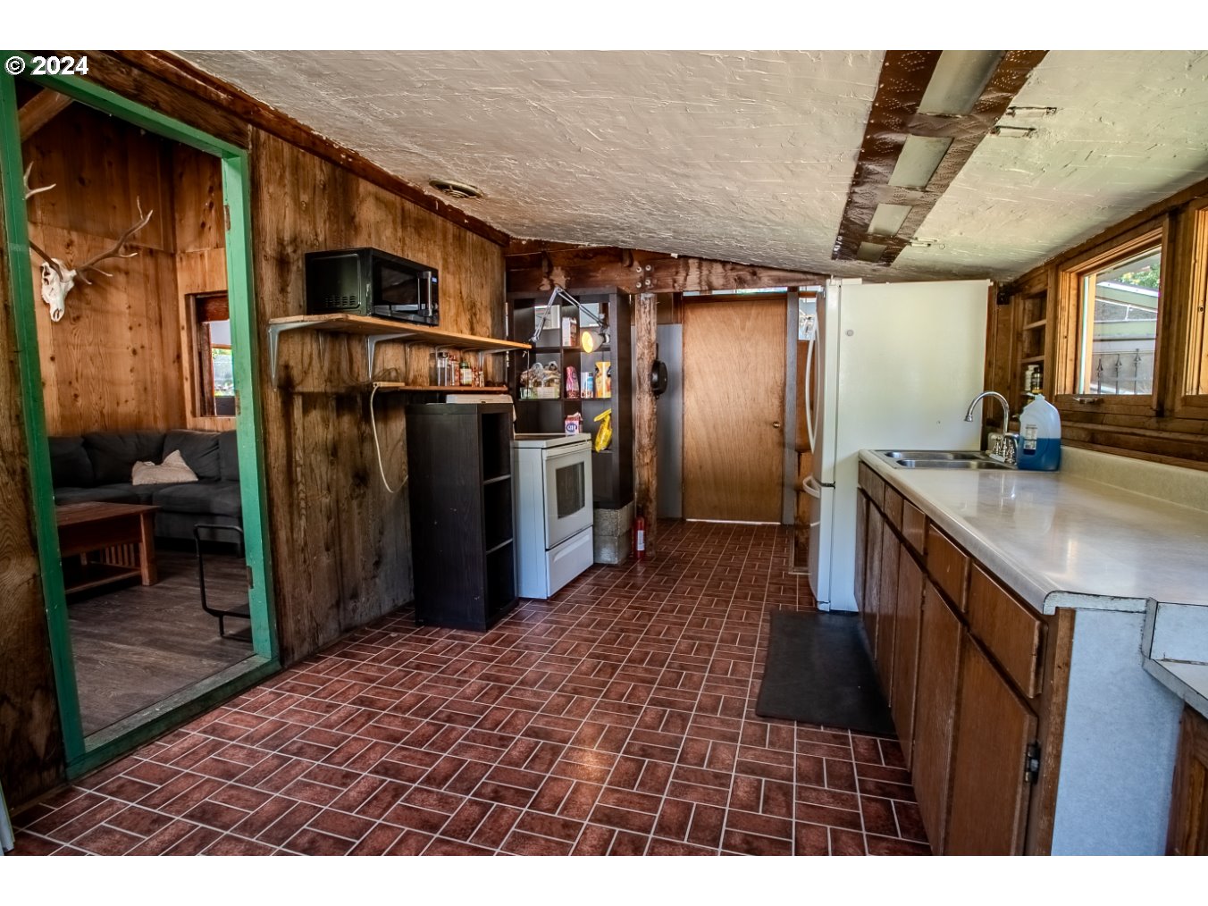 2803 Spring Villa Road Southeast Silverton, OR 97381 - Photo 16 of 35 Gallery Image 16