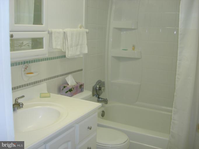 5941 Minutemen Road, Unit 256 Springfield, VA 22152 - Photo 4 of 30 Bath