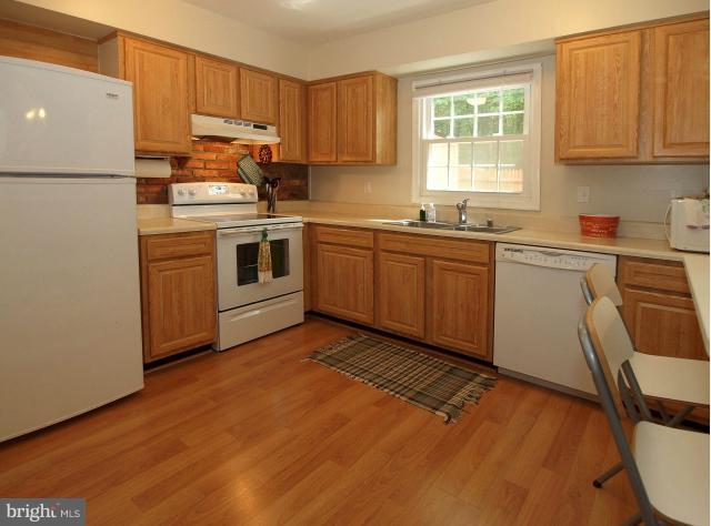 5941 Minutemen Road, Unit 256 Springfield, VA 22152 - Photo 5 of 30 Kitchen