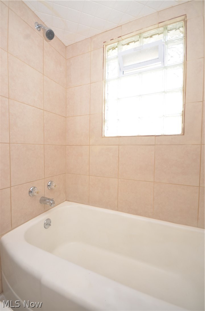 686 Brittain Road Akron, OH 44305 - Photo 15 of 31 Gallery Image 15