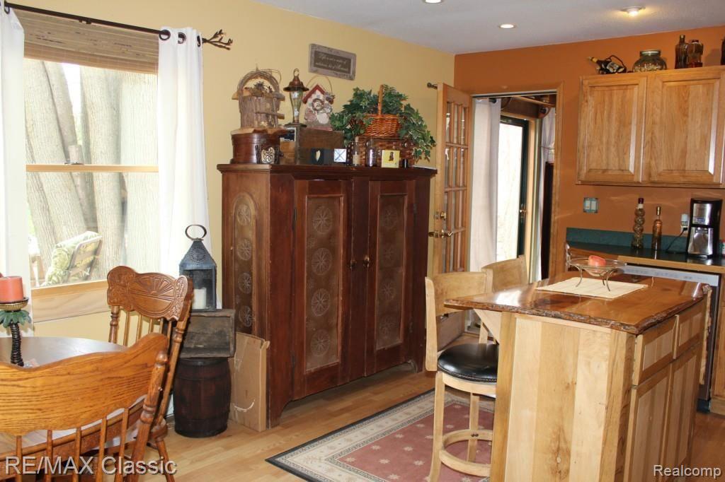 26760 Johns Road Wixom, MI 48393 - Photo 18 of 32 KITCHEN