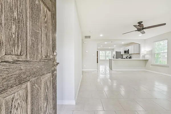 $1,900 | 10633 Flaxman Street, Jacinto City, TX 77029