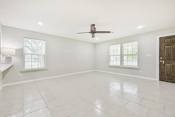 $1,900 | 10633 Flaxman Street, Jacinto City, TX 77029