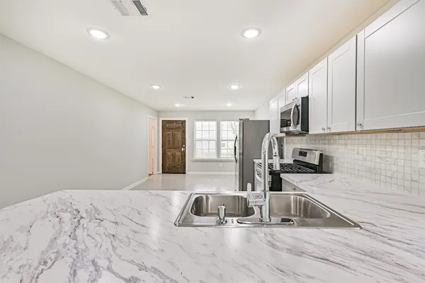 $1,900 | 10633 Flaxman Street, Jacinto City, TX 77029