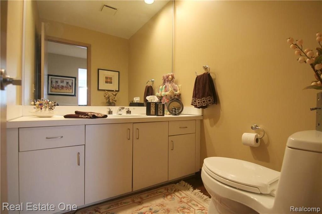 30215 High Valley Road Farmington Hills, MI 48331 - Photo 23 of 30