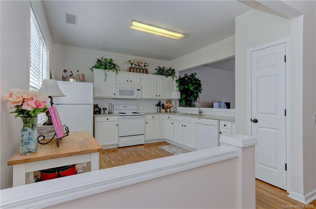 6742 Rothchild Drive Charlotte, NC 28270 - Photo 4 of 38