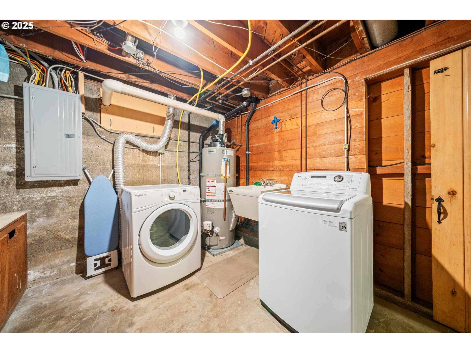 660 Southwest Evans Street Portland, OR 97219 - Photo 31 of 36