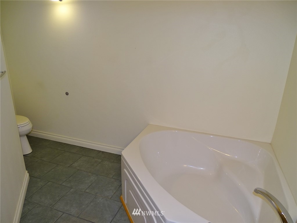 301 Harbor View Loop Southeast Ocean Shores, WA 98569 - Photo 25 of 29 a white bath tub sitting in a bathroom