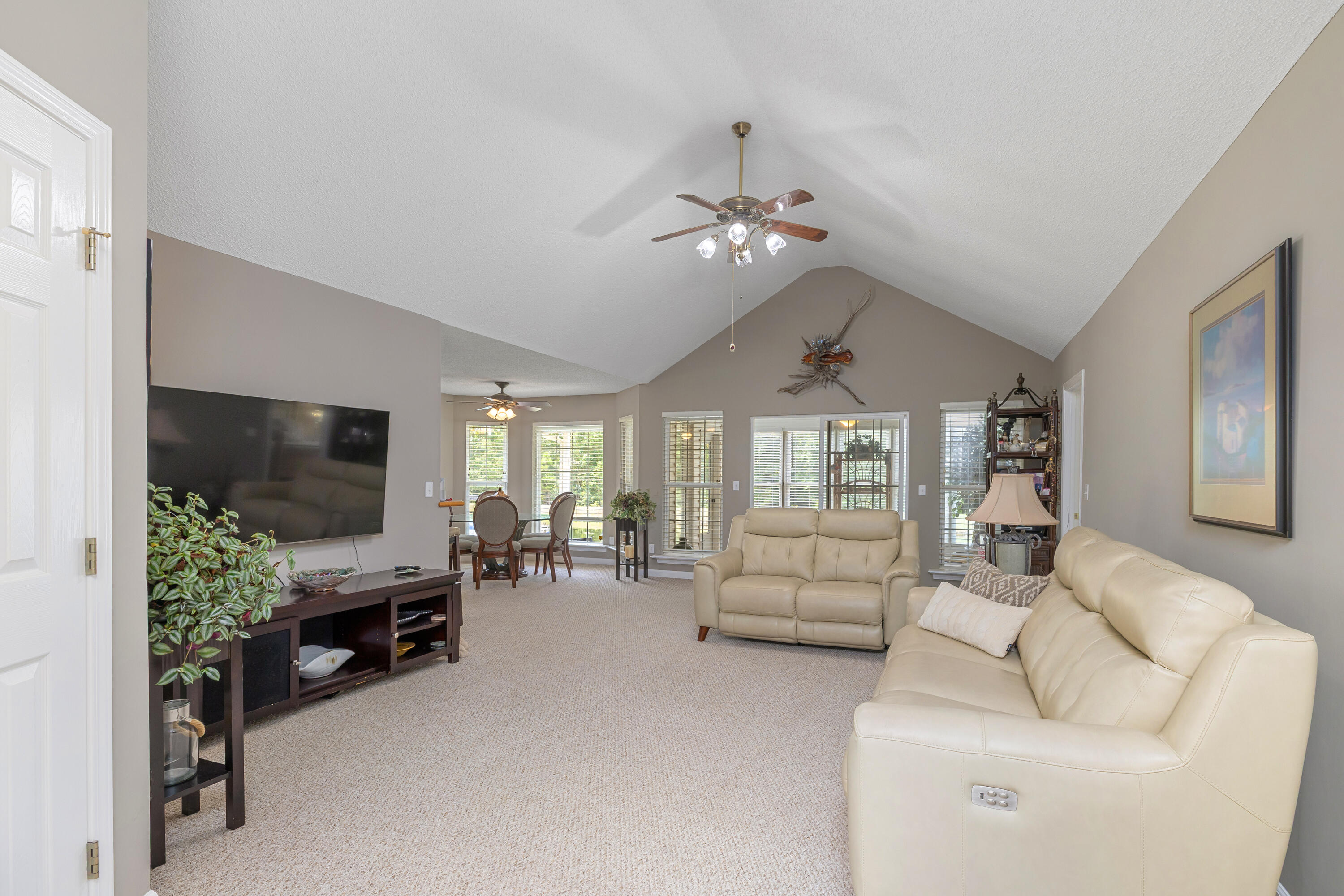 85 Ridge Lake Drive Manning, SC 29102 - Photo 19 of 62 GREAT ROOM