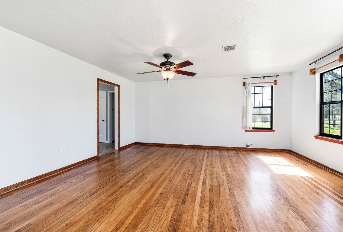 2474 Gates Road Alvin, TX 77511 - Photo 12 of 37 CEILING FAN IN LIVINGROOM