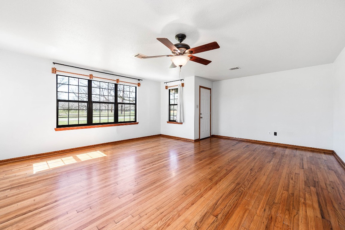 2474 Gates Road Alvin, TX 77511 - Photo 14 of 37 FRONT LIVING ROOM ENTRANCE