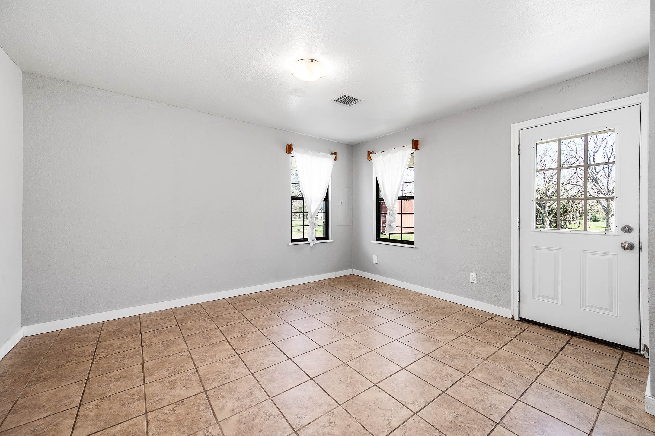 2474 Gates Road Alvin, TX 77511 - Photo 19 of 37 VIEW OF DINING ROOM WITH EXIT TO THE BACK YARD