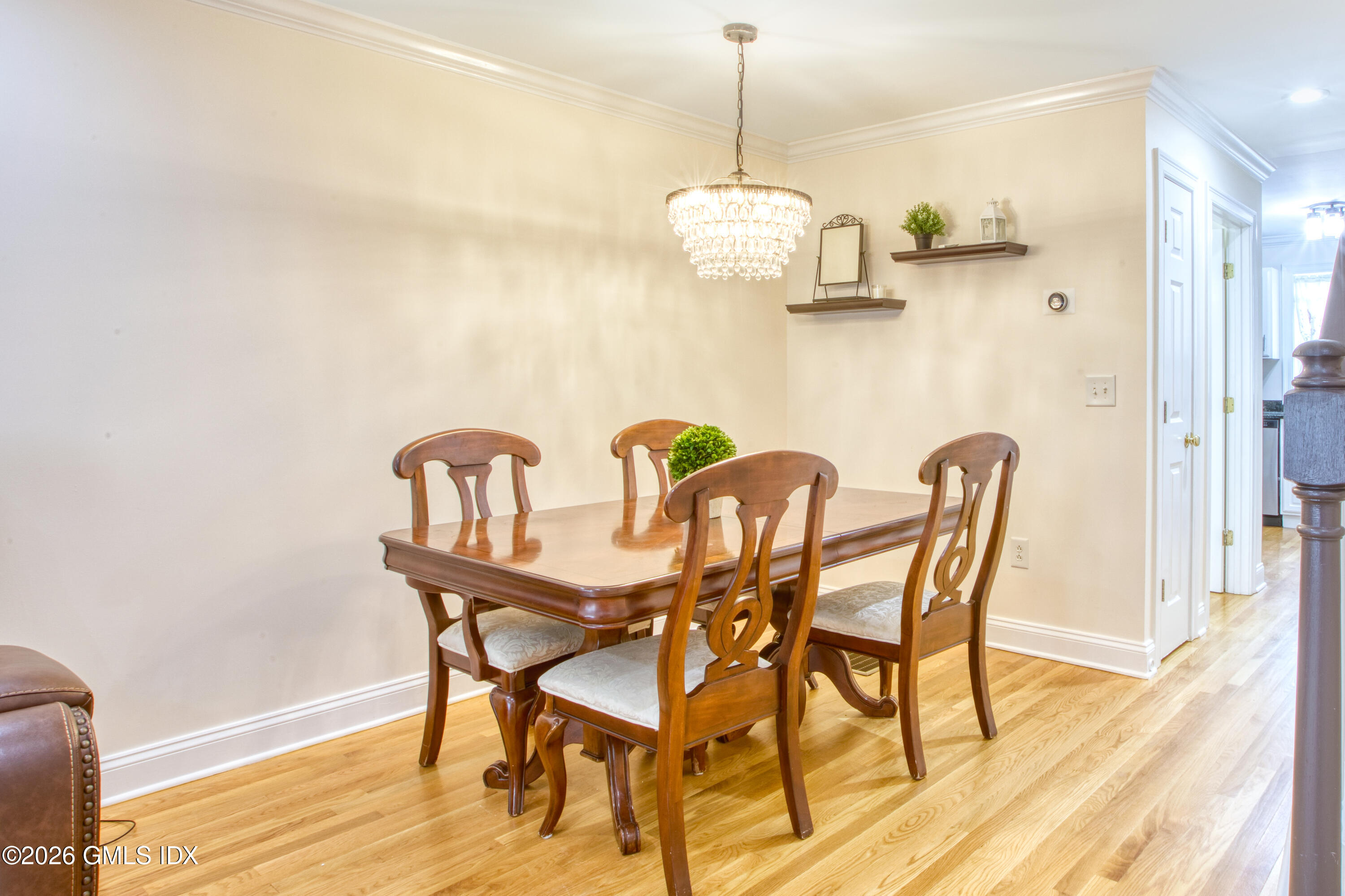 39 Maple Tree Avenue, Unit 40 Stamford, CT 06906 - Photo 6 of 22 39 Maple tree dining tight