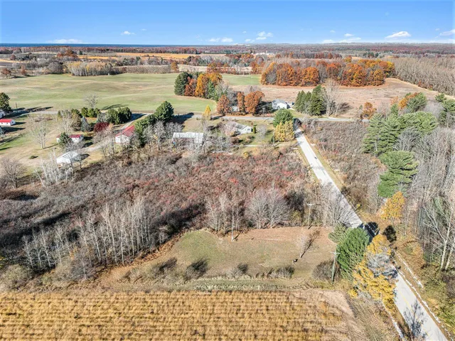 $75,000 | 2707 North 48th Avenue, Mears, MI 49436