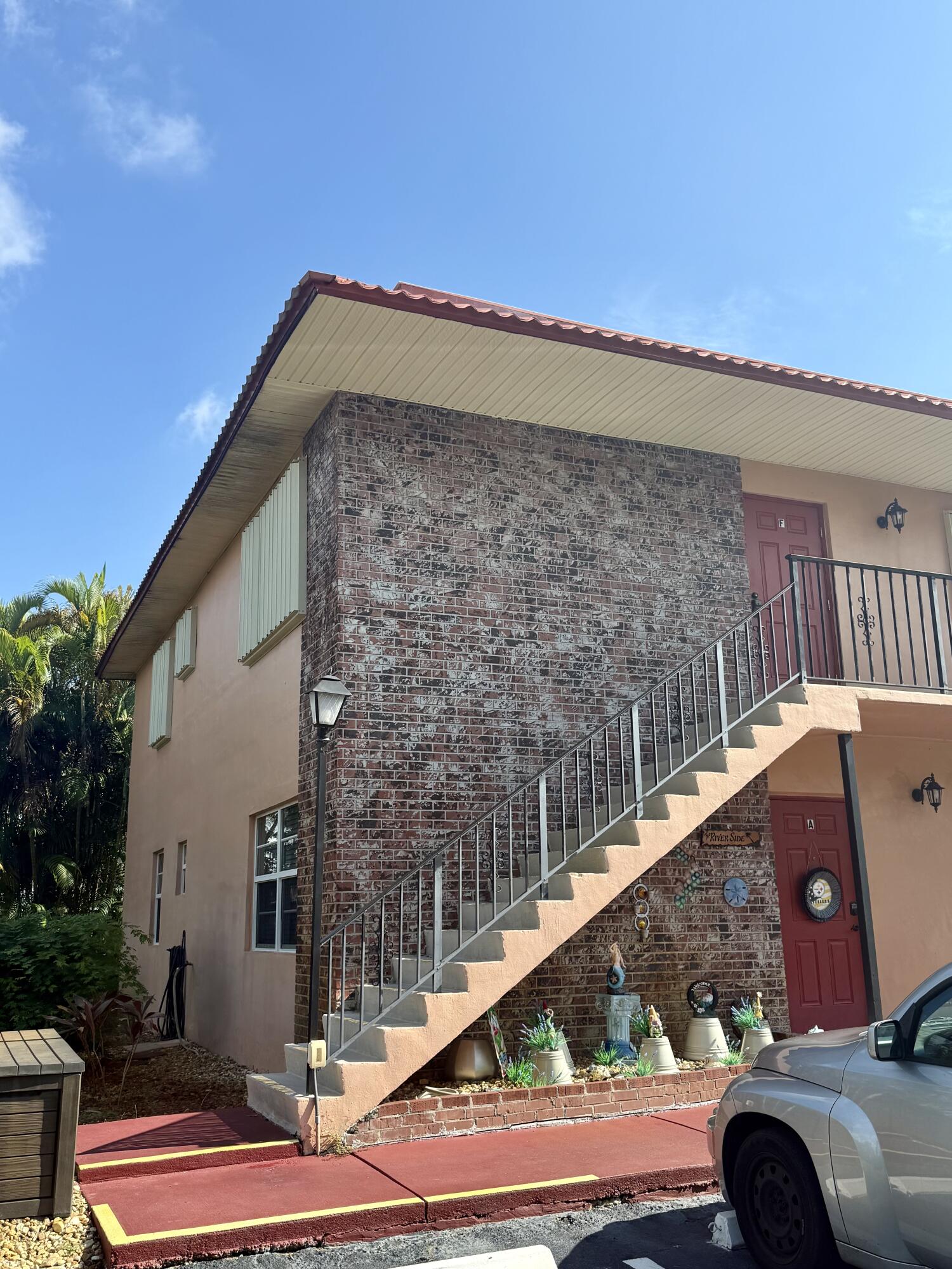 1982 Southwest Palm City Road, Unit F Stuart, FL 34994 - Photo 4 of 34 a view of a balcony with couches and wooden floor