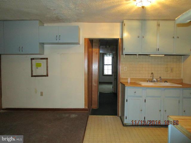 16496 Spielman Road Williamsport, MD 21795 - Photo 12 of 15 Kitchen
