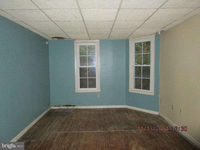 16496 Spielman Road Williamsport, MD 21795 - Photo 4 of 15 Living Room