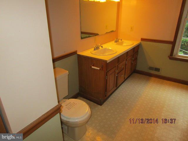 16496 Spielman Road Williamsport, MD 21795 - Photo 9 of 15 Bath