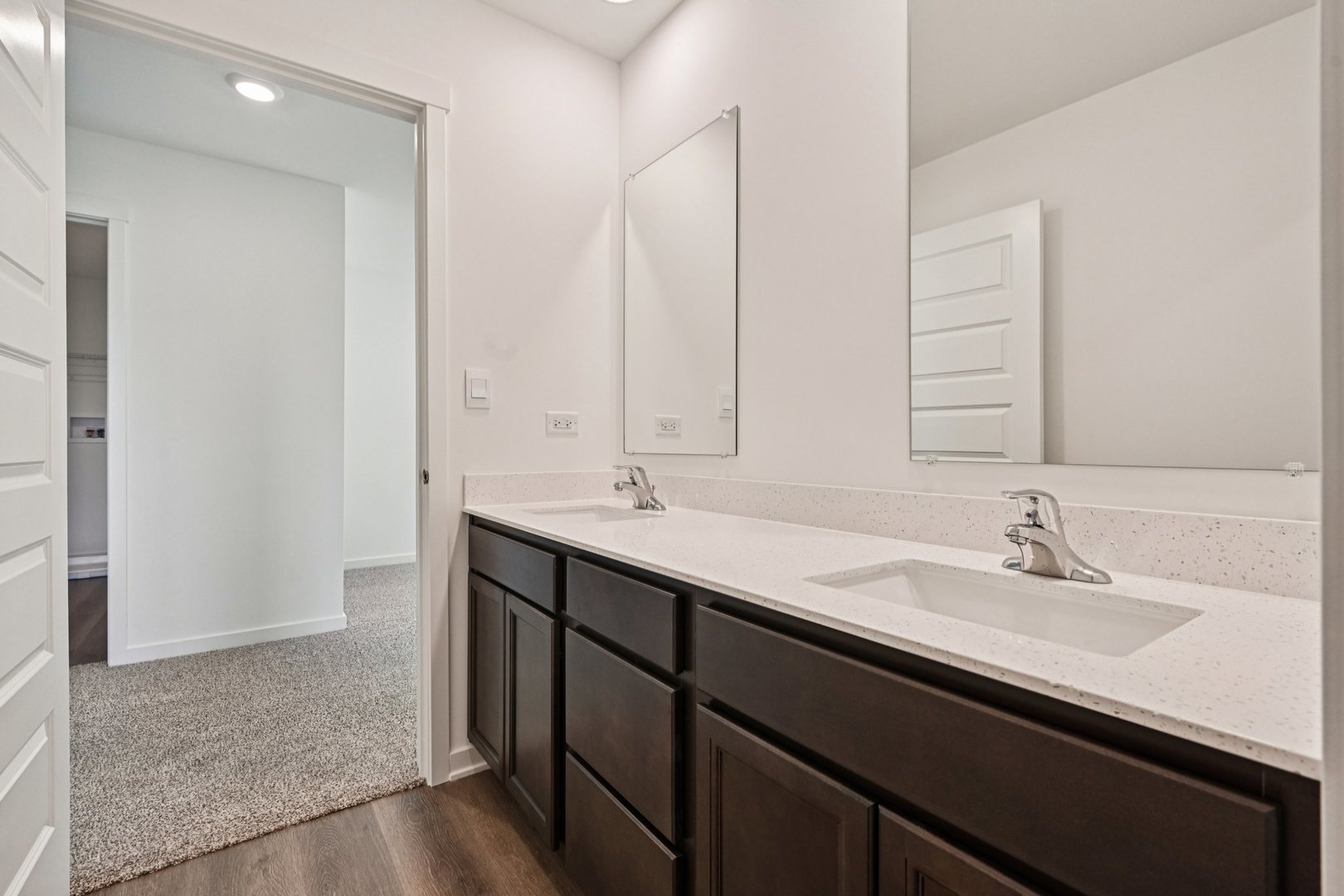 6722 Applegate Drive Plainfield, IL 60586 - Photo 23 of 45 a bathroom with double sink and a mirror