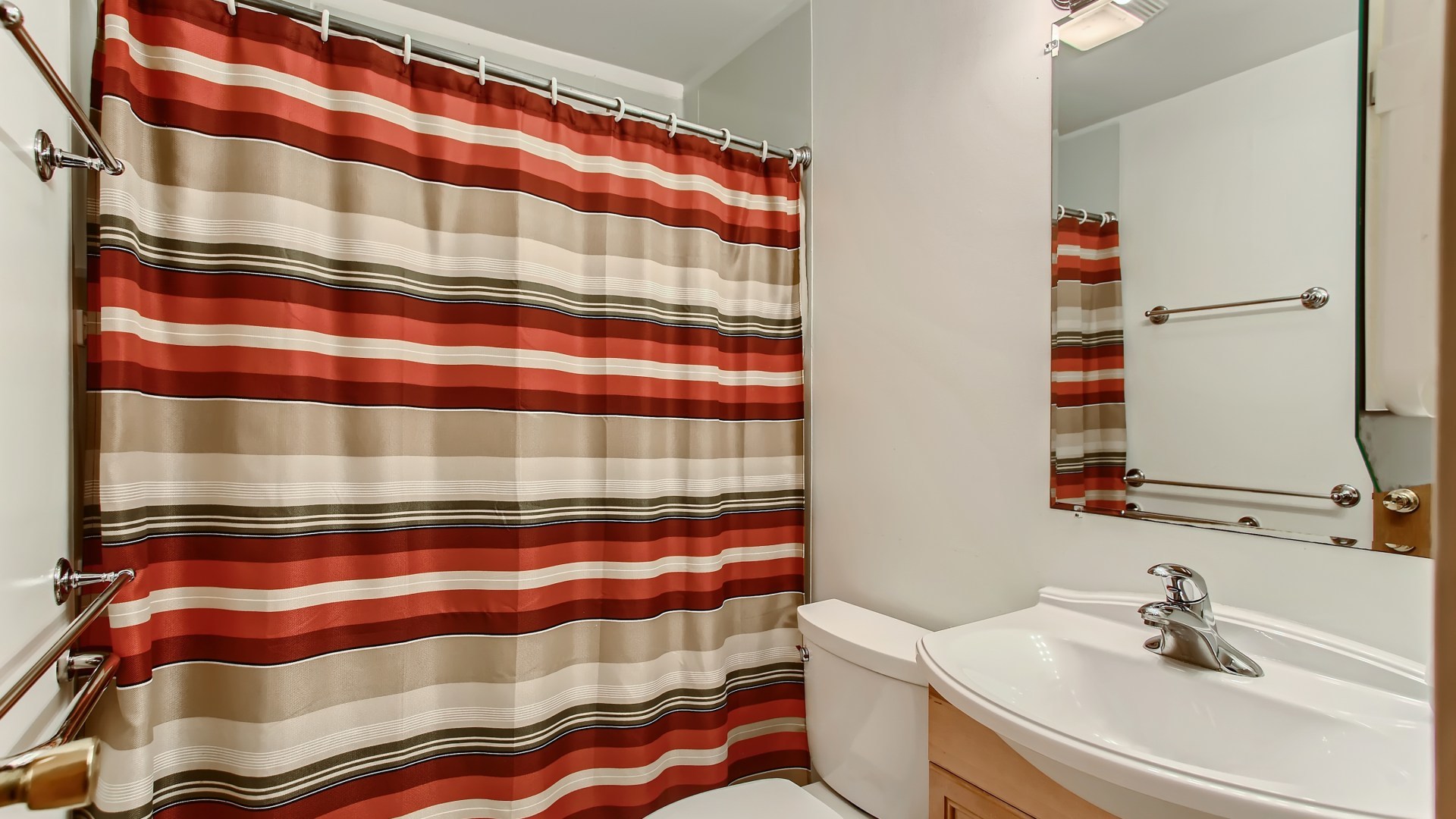 171 Raupp Boulevard Buffalo Grove, IL 60089 - Photo 12 of 23 a bathroom with a sink and a mirror