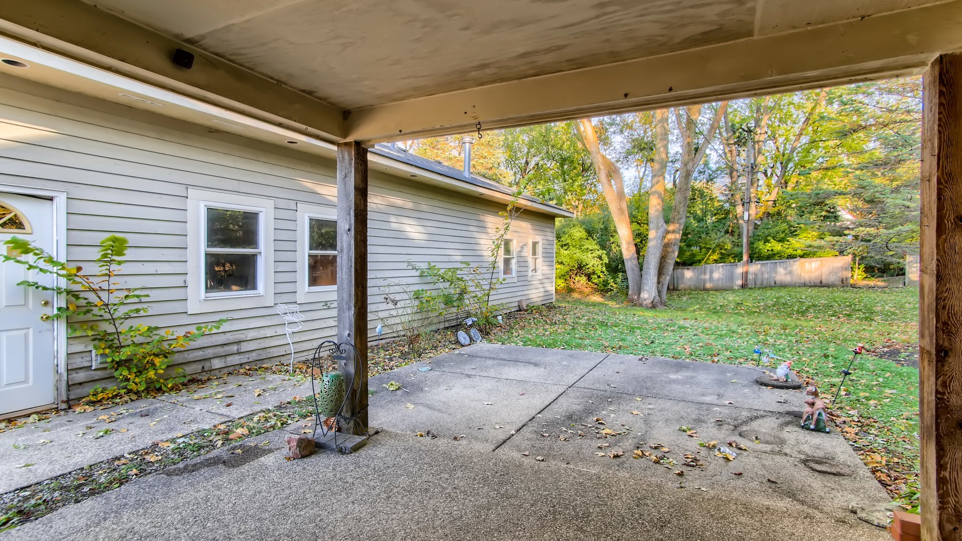 171 Raupp Boulevard Buffalo Grove, IL 60089 - Photo 20 of 23 a view of a house with backyard and garden